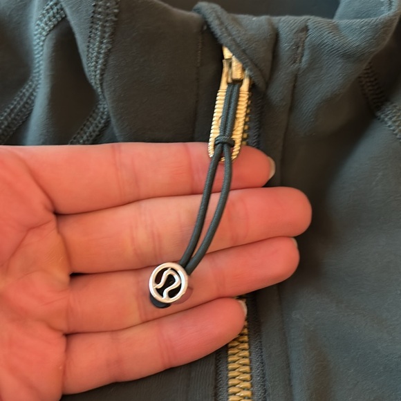 Lululemon define jacket luon (full length, size 6) - Picture 3 of 4